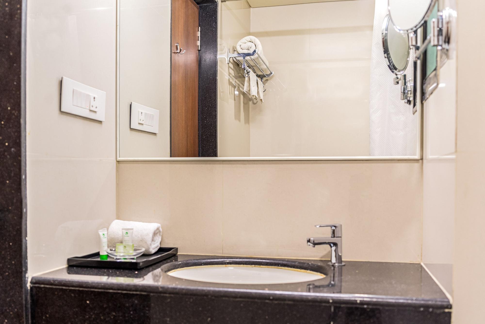 Treebo Premium Grand Emerald Pimpri-Chinchwad Dış mekan fotoğraf